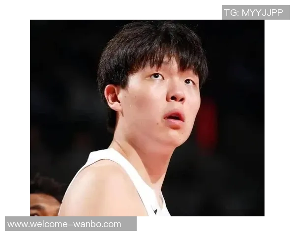 杨瀚森训练意外摔倒背部受伤赛前紧急决定退出今日比赛